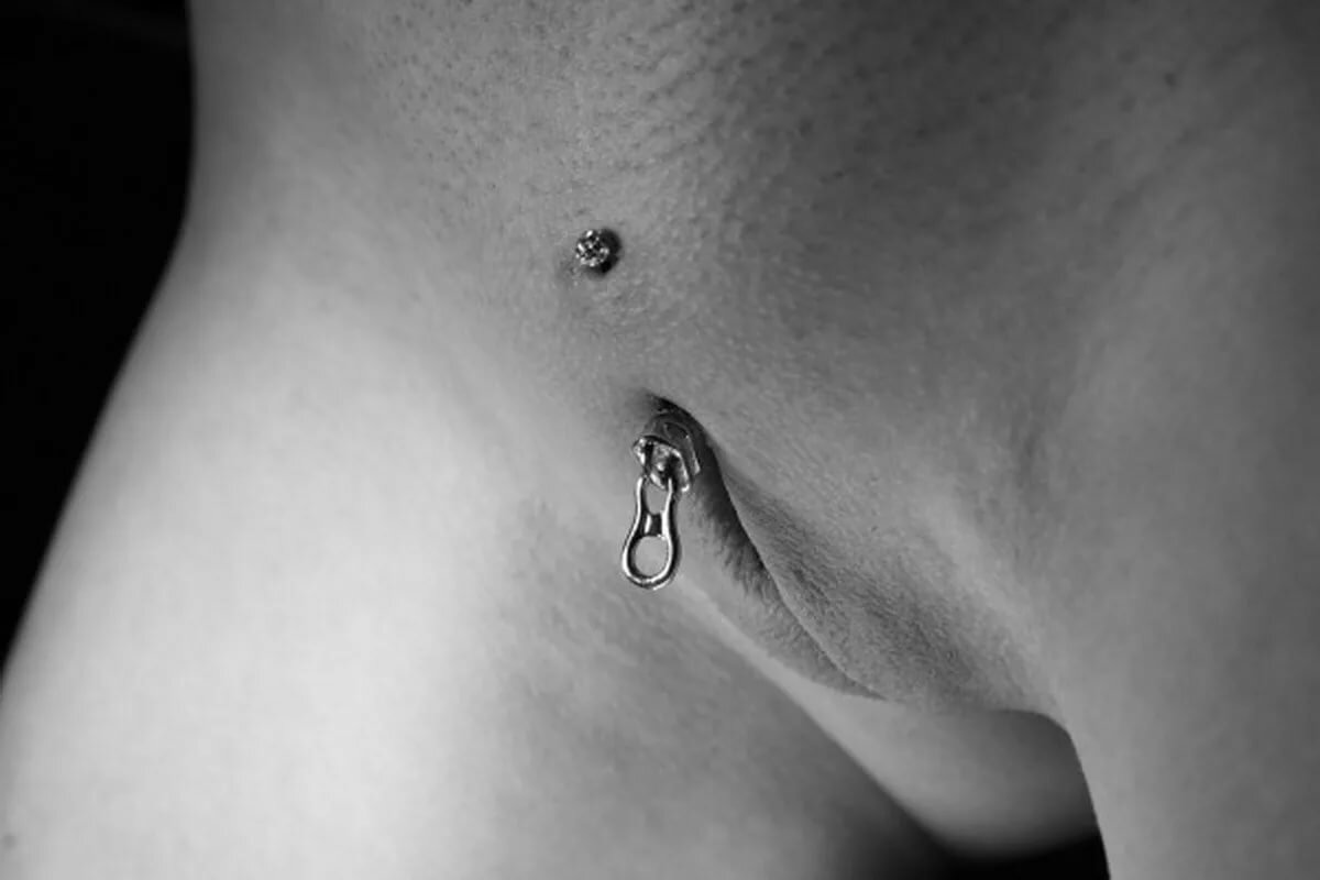 intimniy-pirsing-molniya-telki-trah-pompa