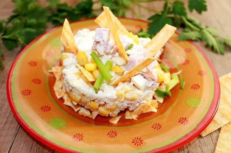 салат с ананасами и курицей фото