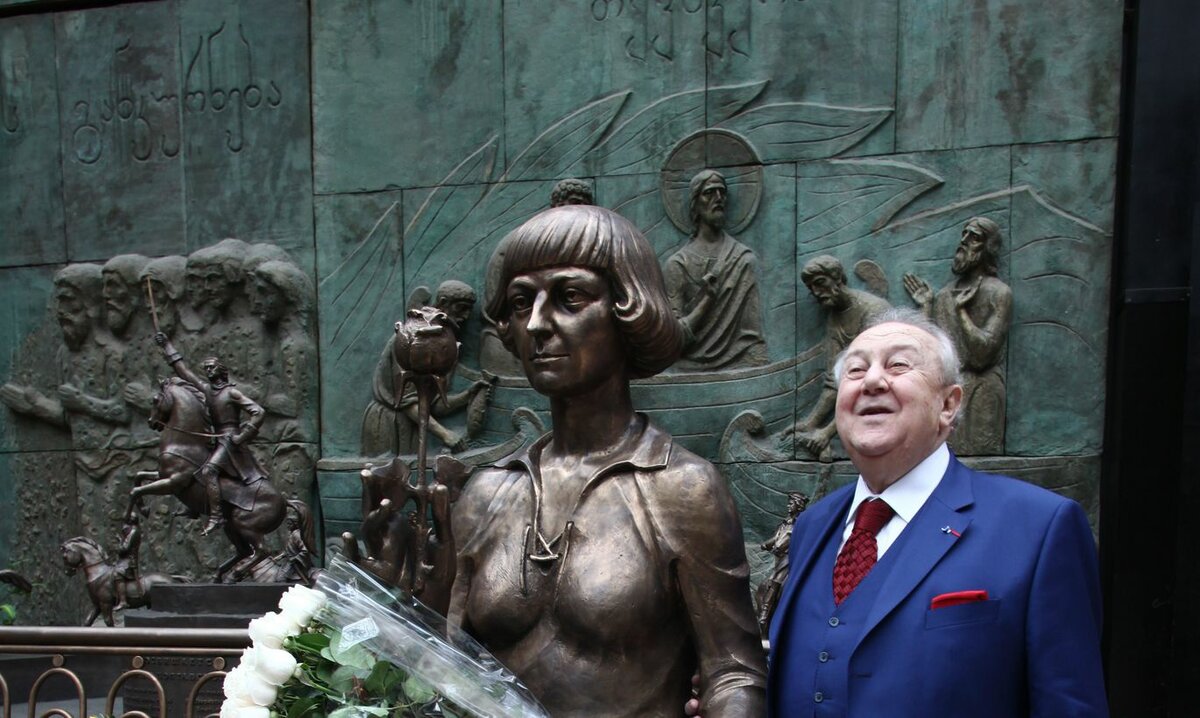 памятник цветаевой в москве церетели фото