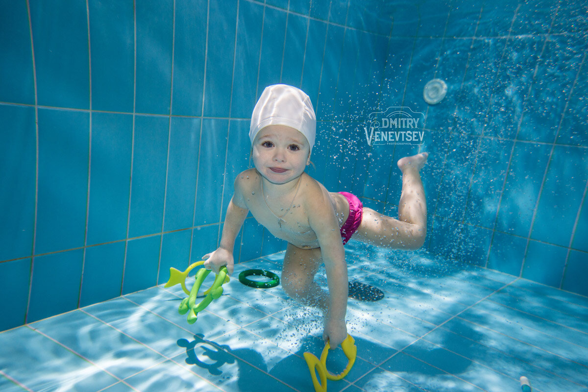 Дети в бассейне картинка детская