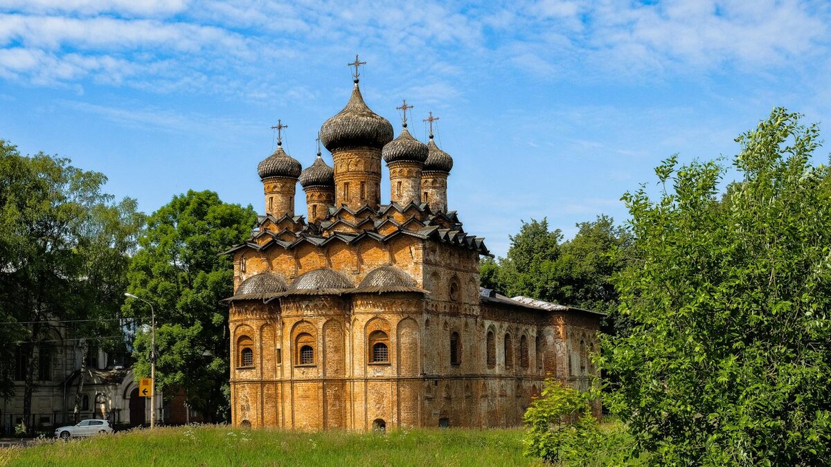 церковь троицы духова монастыря великий новгород фото
