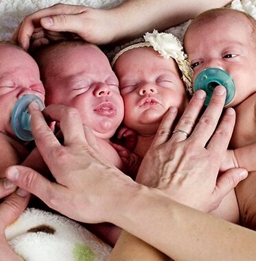 newborn triplets фото