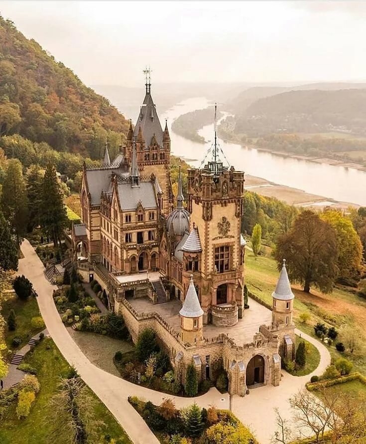 замок драхенбург германия фото
