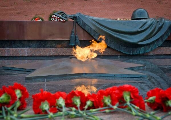 могила неизвестного солдата в москве фото