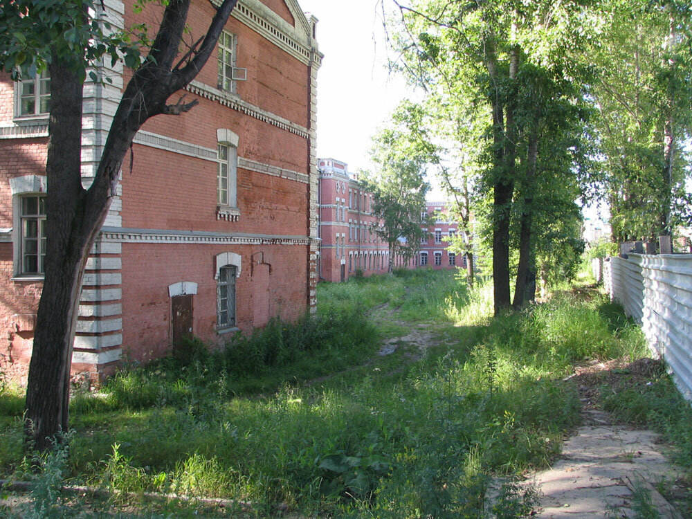 красные казармы иркутск фото