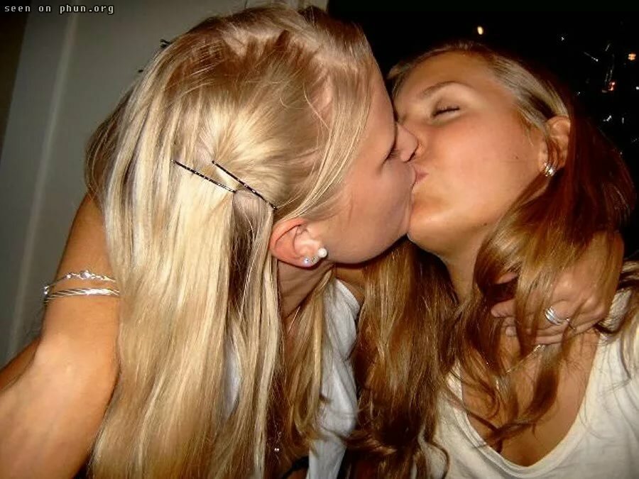 russkie-devushki-tseluyutsya-foto