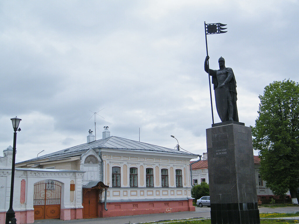 памятник александру невскому в городце фото