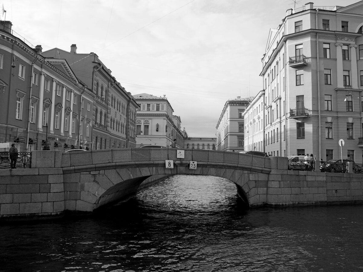 красный мост на мойке в санкт-петербурге фото