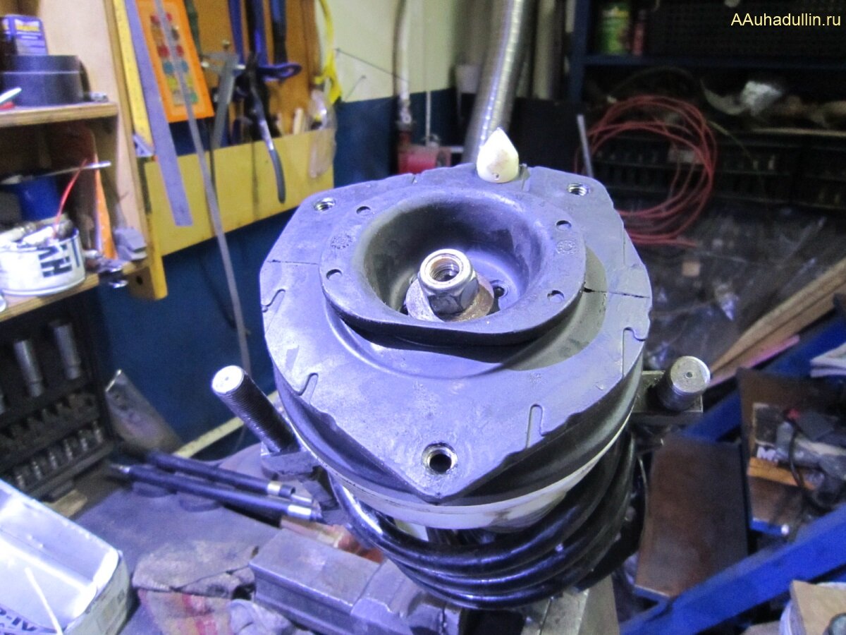 Установка шайбы и гайки штока