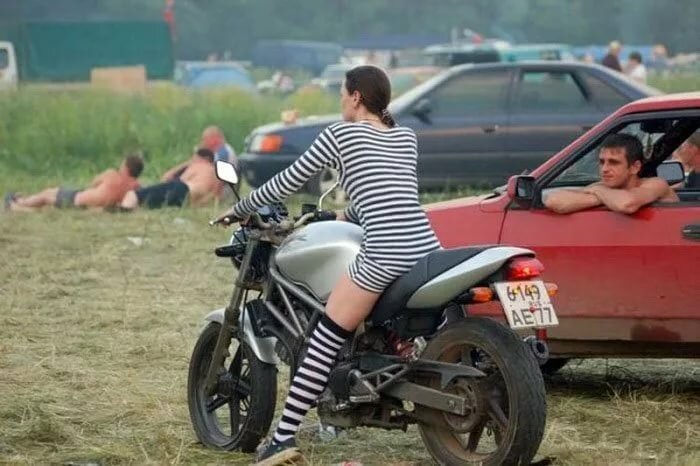 прикольные картинки девушек с мотоциклами фото