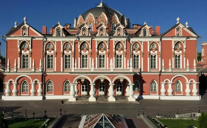 петровский путевой дворец москва фото