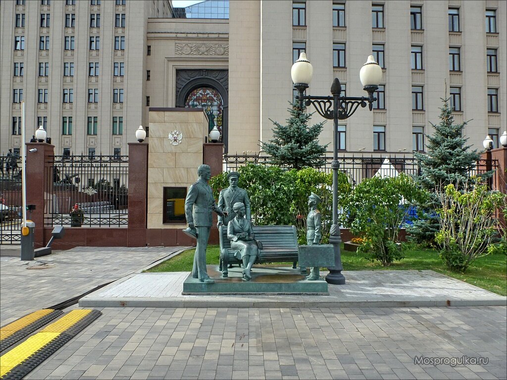 Фрунзенская набережная москва офицеры фото героям