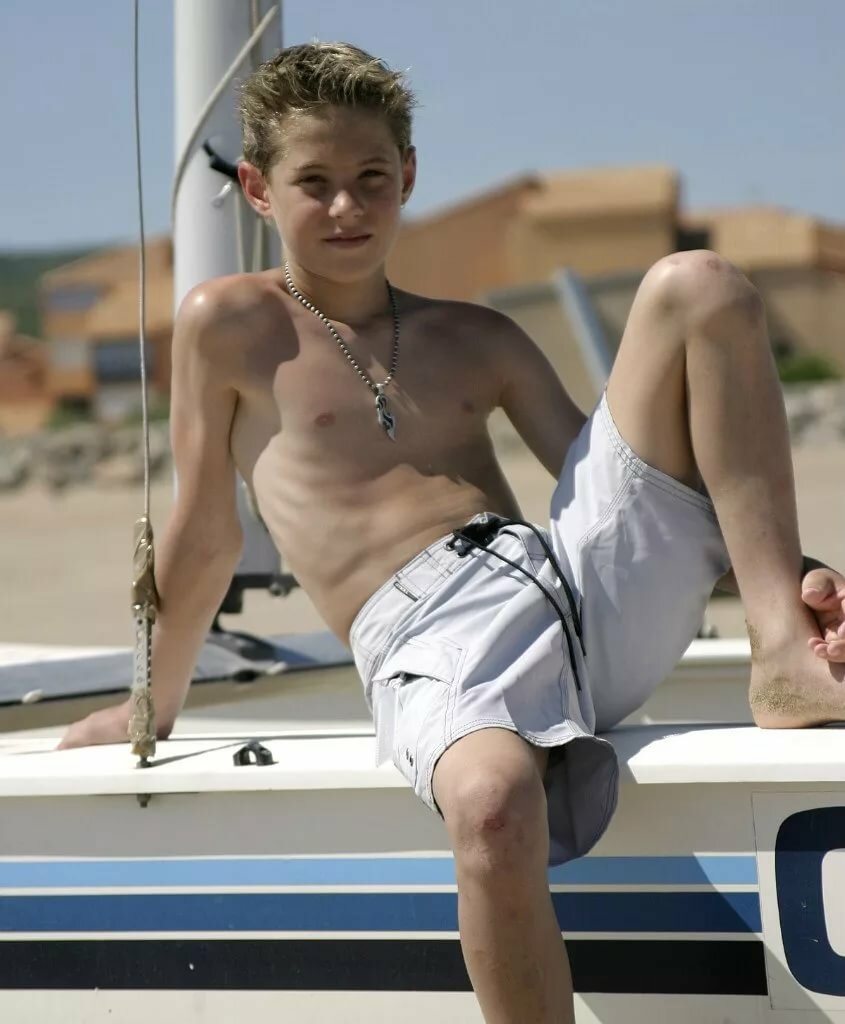 nude-boys-licking-nude-girls