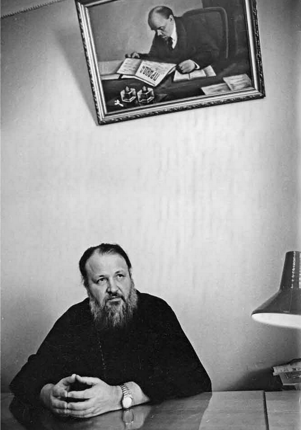 Фото Патриарха Кирилла в кабинете с портретом Ленина» — карточка ...