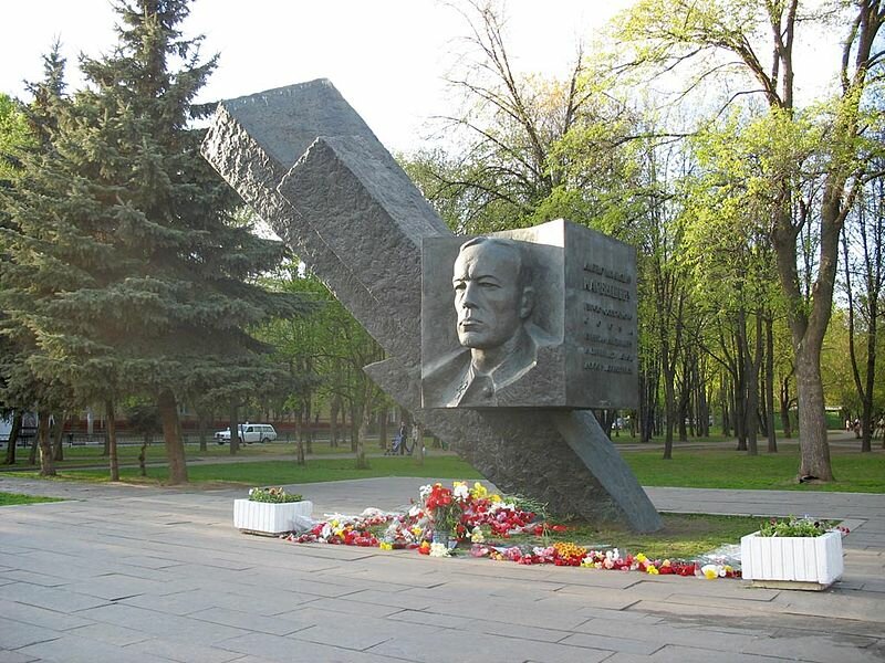карбышев дмитрий михайлович памятник в москве фото