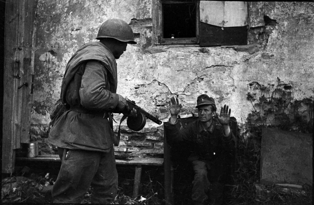 солдаты вермахта 1945 берлин фото