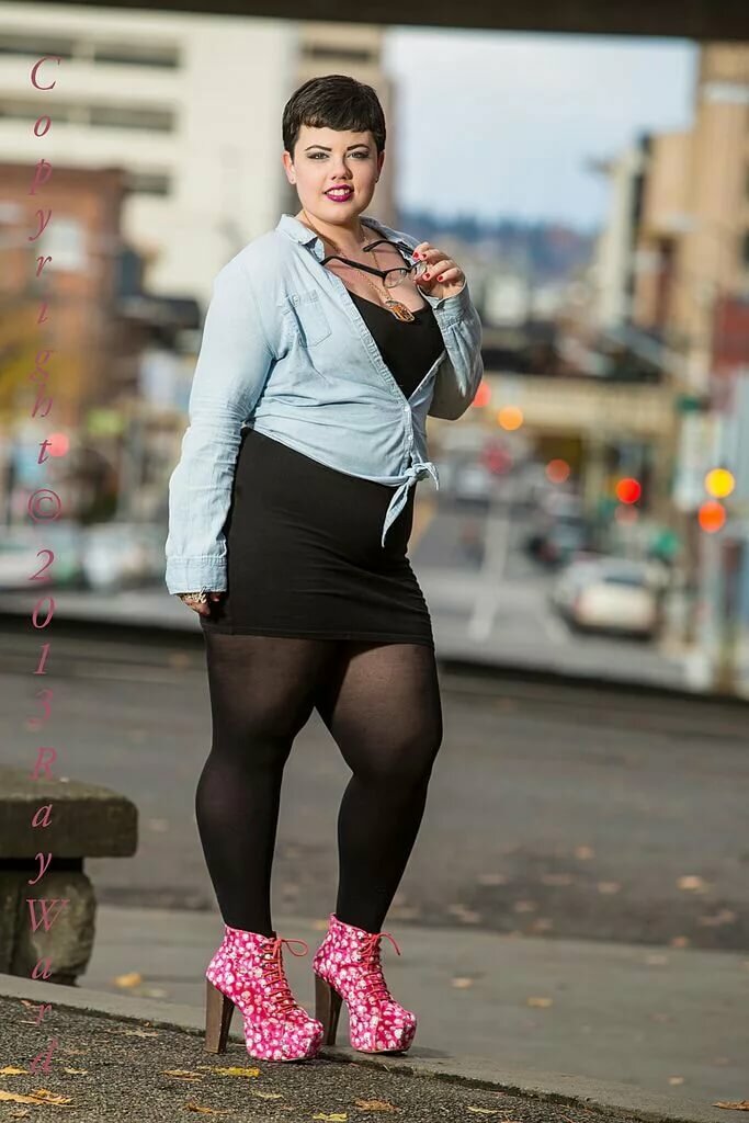 mom-chubby-legs-nipples-man-sex