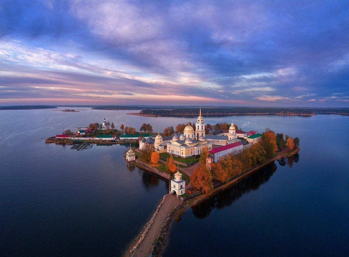 нило-столобенская пустынь на озере селигер фото
