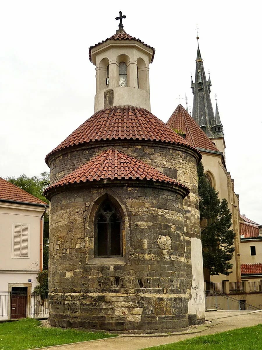 ротонда св. лонгина, прага. 12 век фото