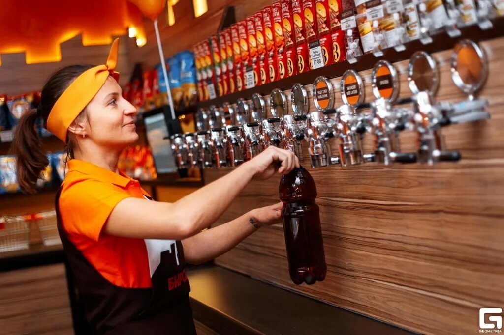 продавец разливных напитков фото