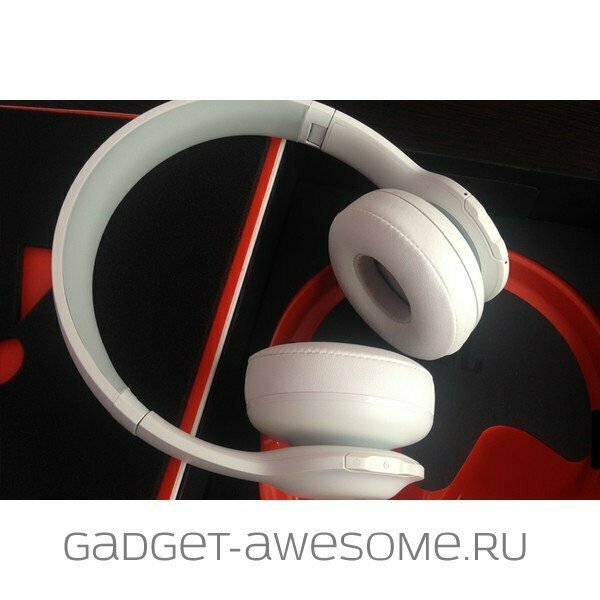 белые беспроводные наушники фото