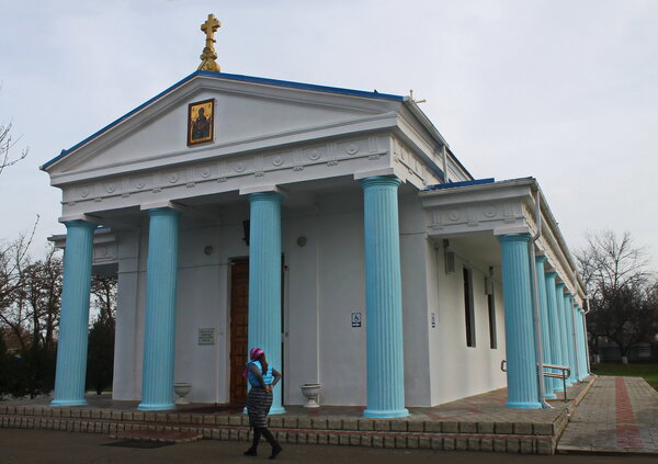 православный храм в греческом стиле