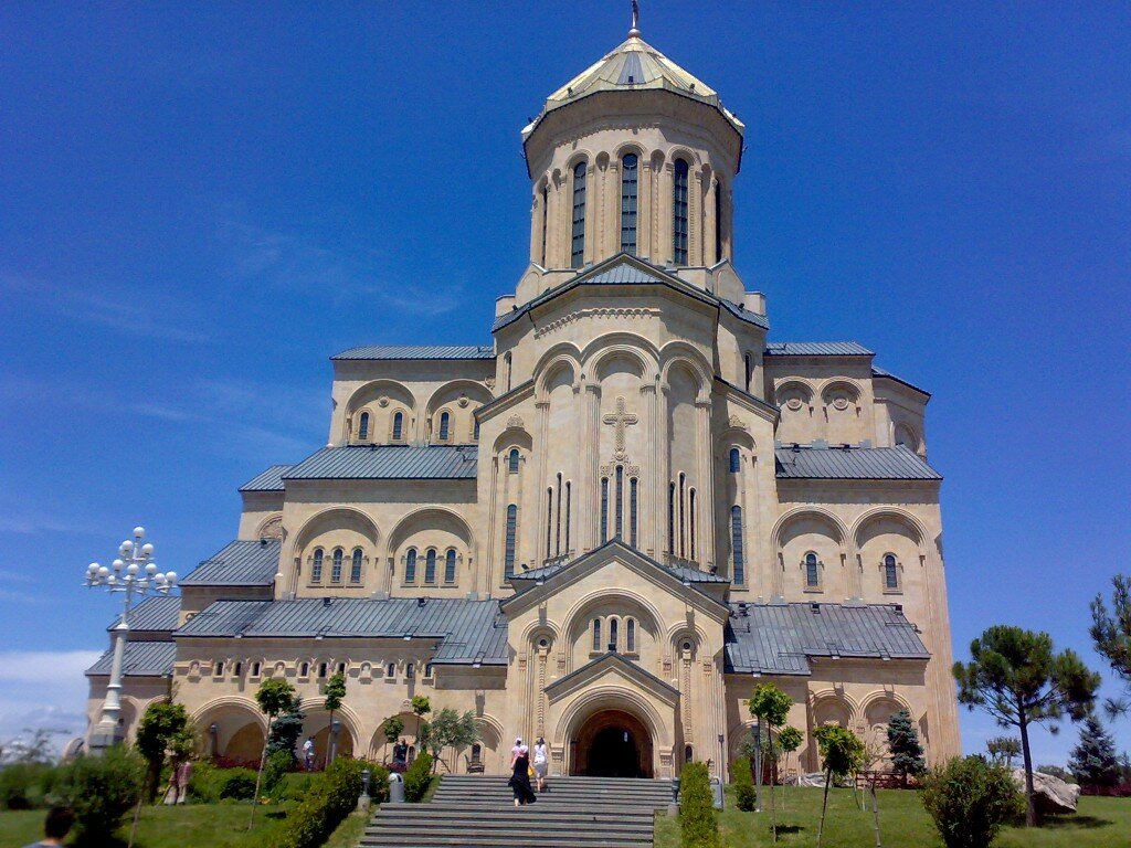 грузия самеба храм святой троицы фото