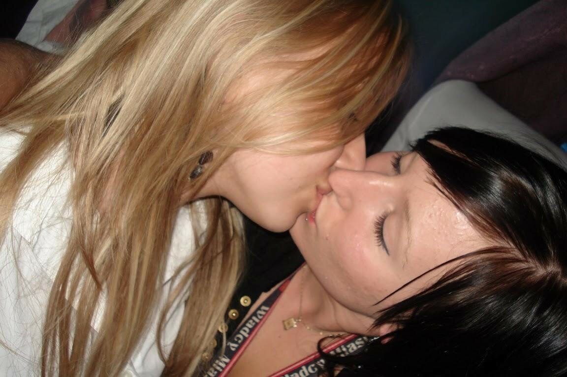 Amateur Lesbian Licking
