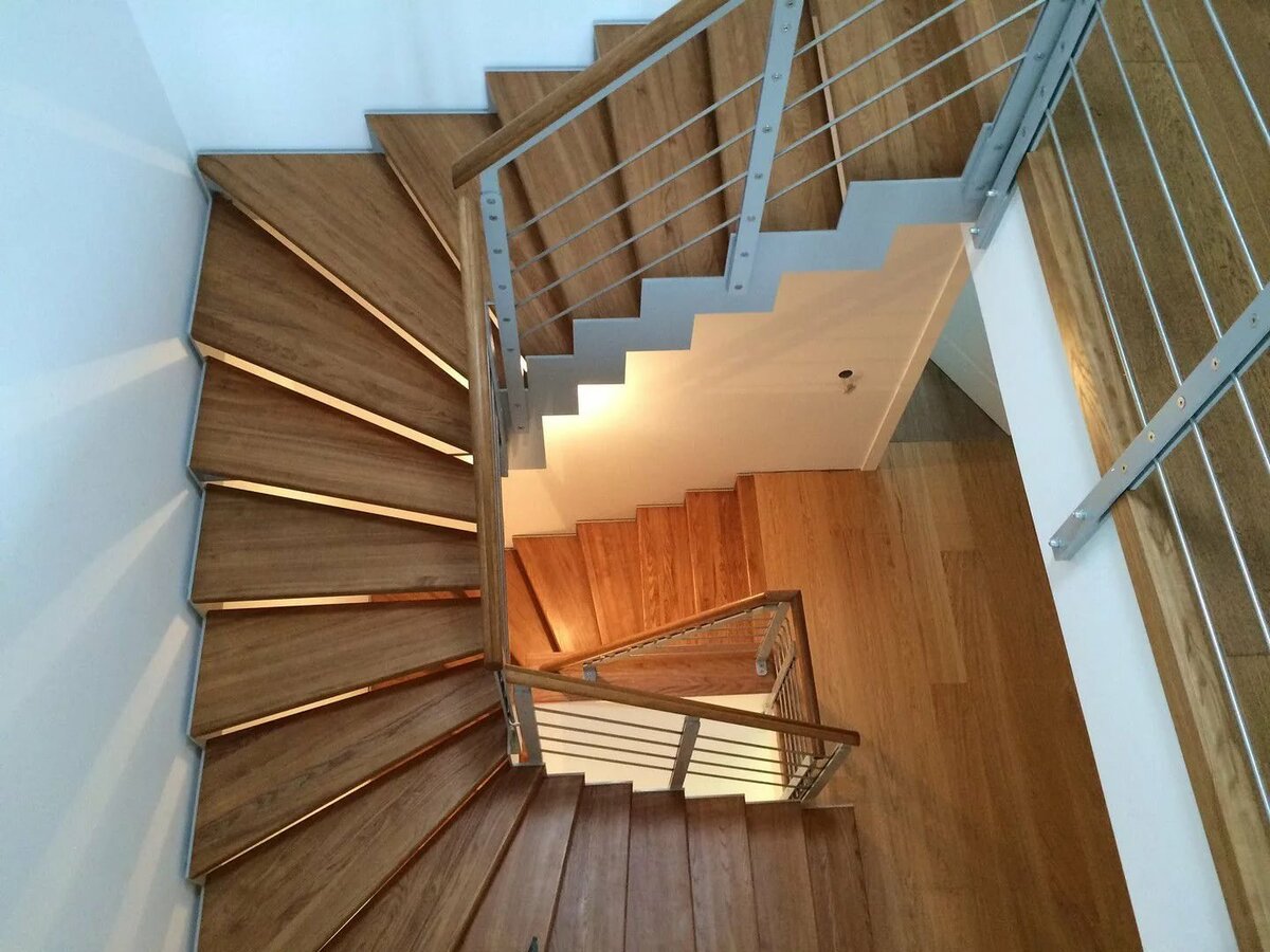 фото деревянных лестниц с площадкой