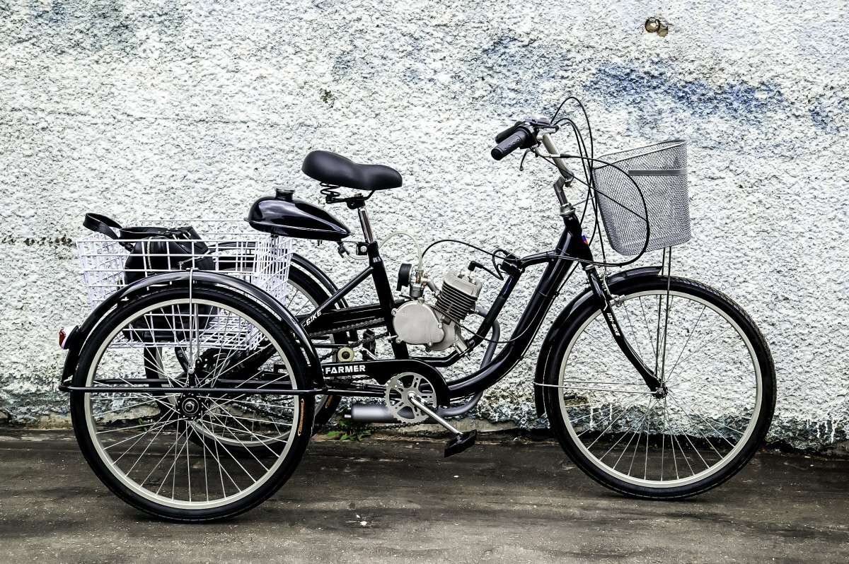 Трёхколёсный велосипед с мотором