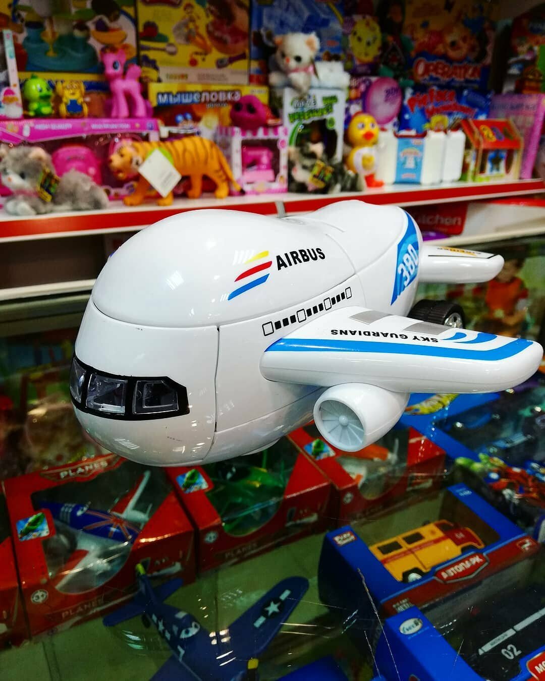 самолет игрушка фото