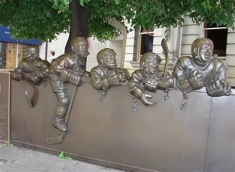 памятник хоккеисту фото