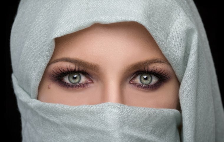 sebya-fotki-devushki-v-tsvetnoy-parandzhe-zhenu-negri-seks