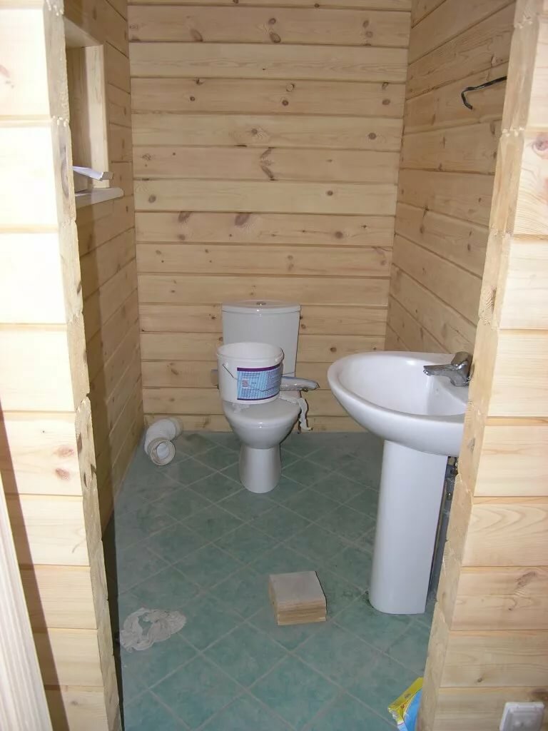как построить теплый туалет в частном доме