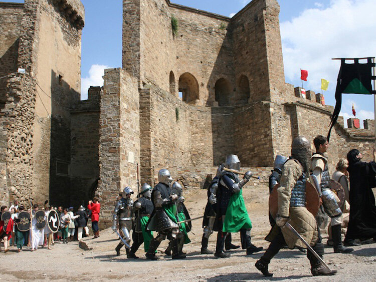 генуэзская крепость генуэзский шлем фото