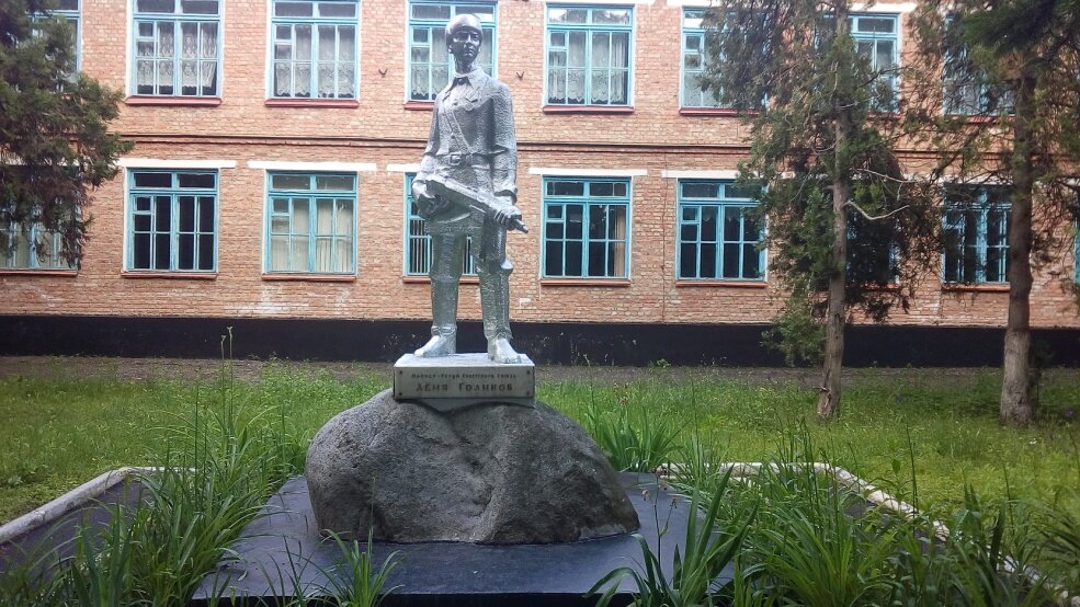 памятник николаю островскому в шепетовке фото