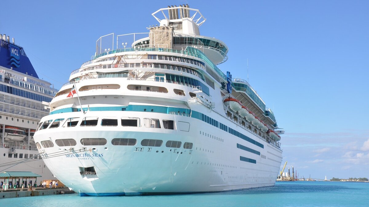 лайнер круизный majesty of the seas фото