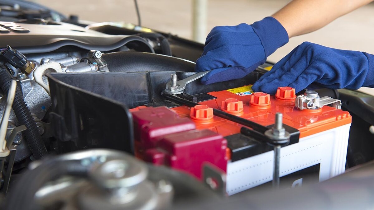 Can a bad car battery cause computer problems