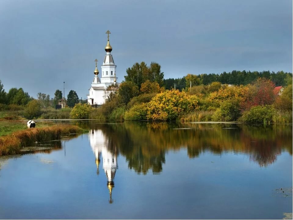 храм у реки фото