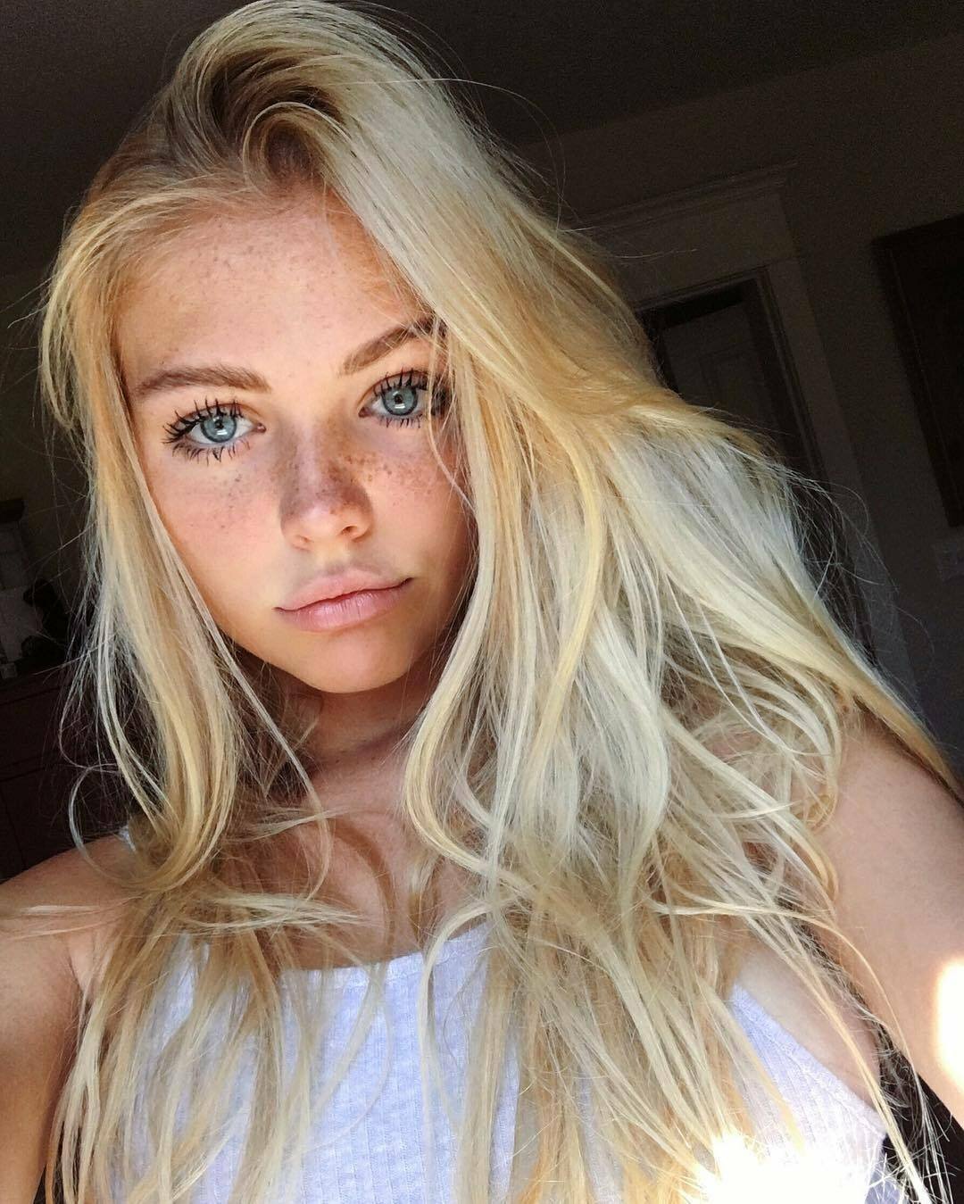 Pretty blonde american teen