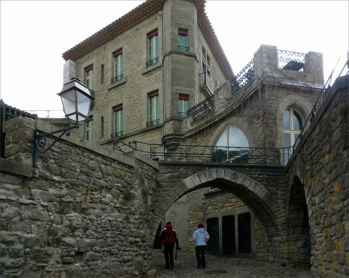 каркасонская крепость франция центральная площадь фото