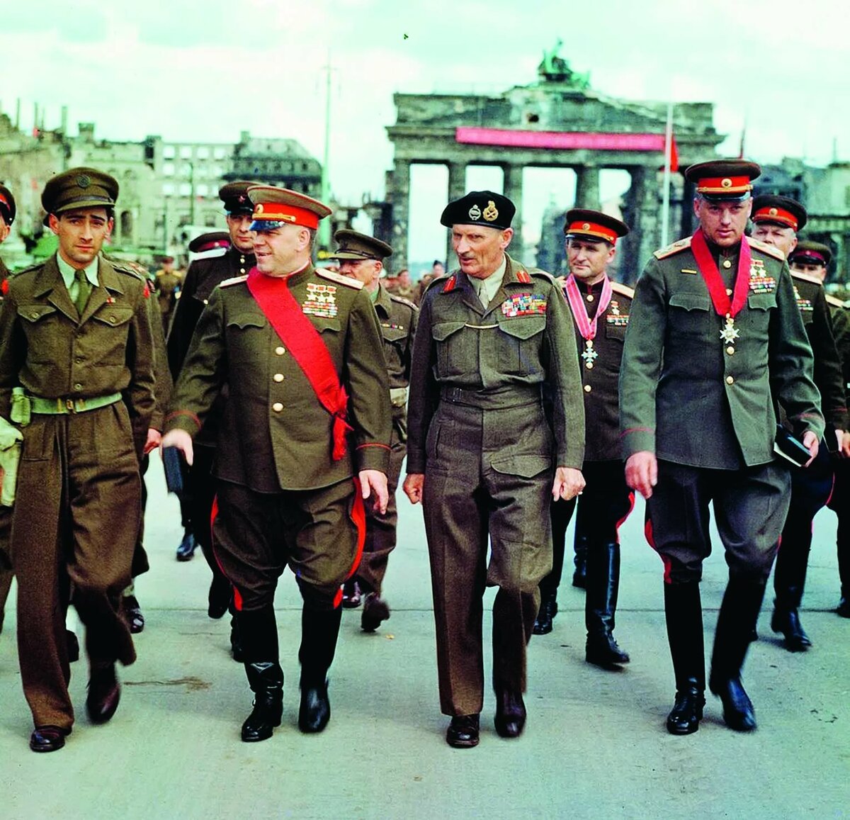 жуков, рокоссовский, монтгомери. берлин, 1945 год. фото