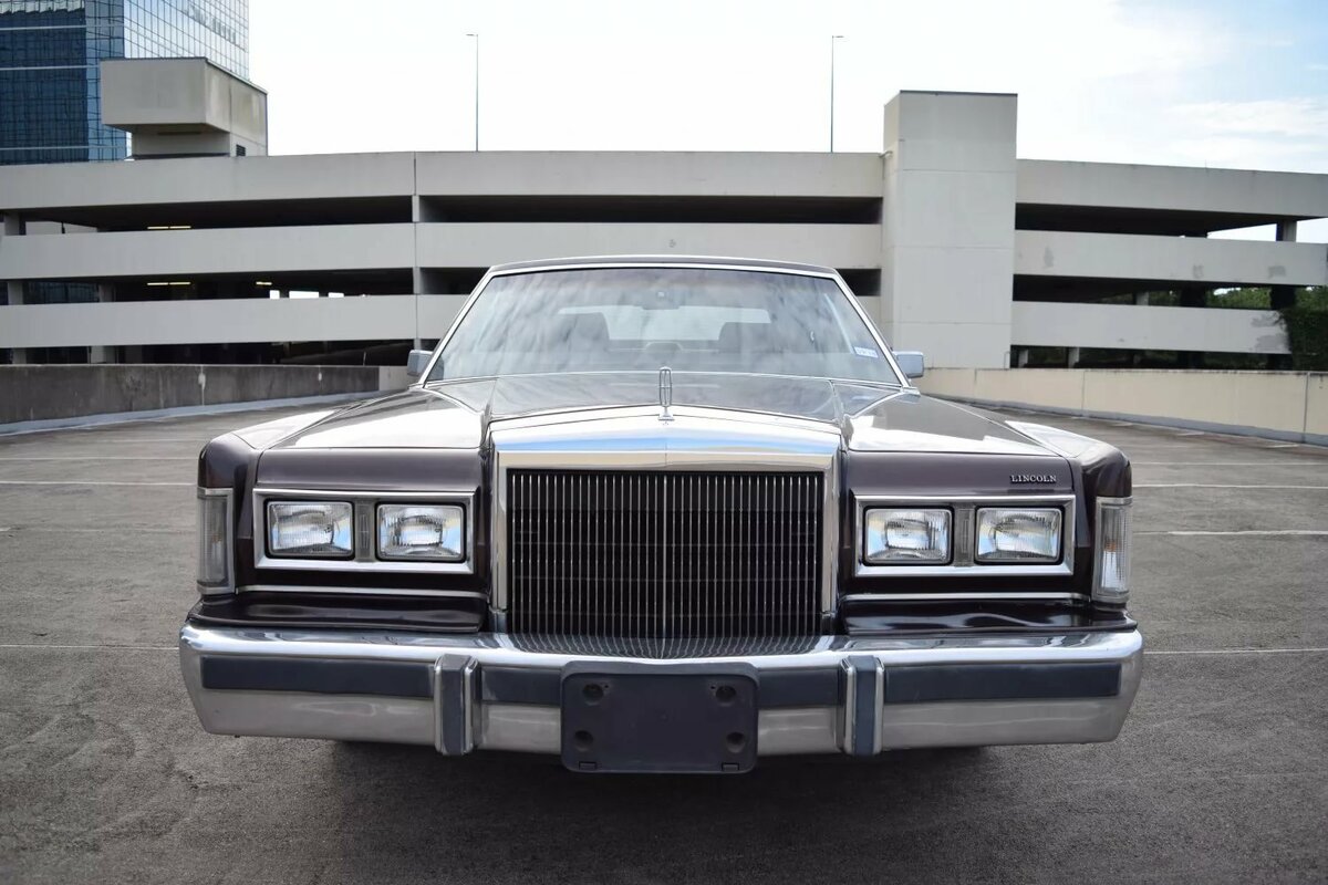 lincoln town car 1981 фото