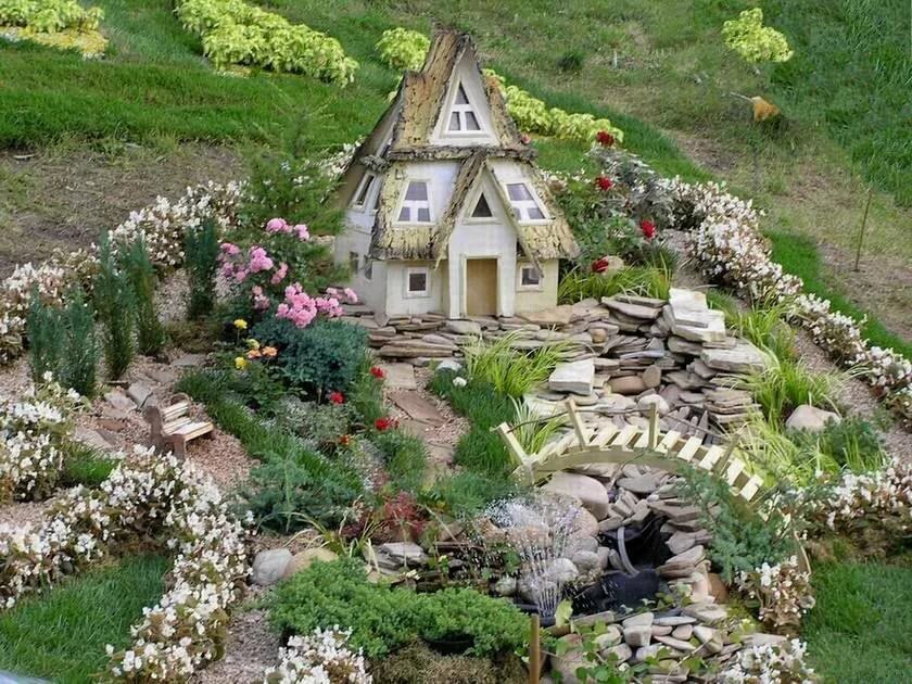 альпийская горка с домиком фото
