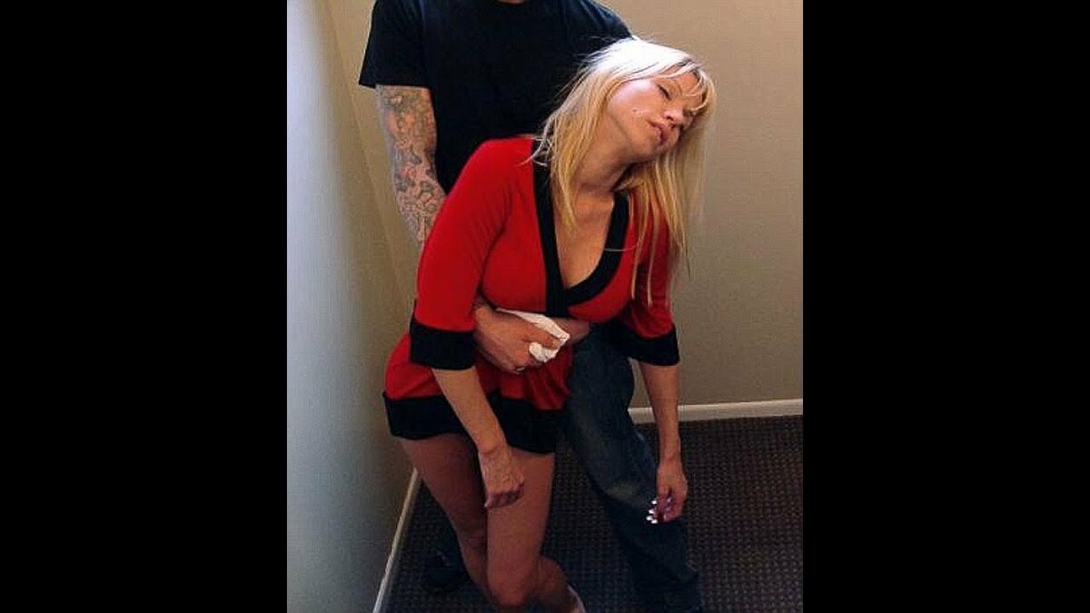 molodih-dve-vot-eto-vsunul-foto-zapredelnogo