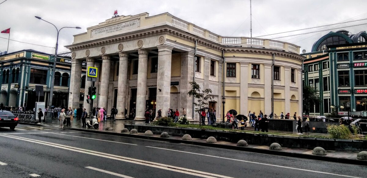 наземный вестибюль метро новослободская фото