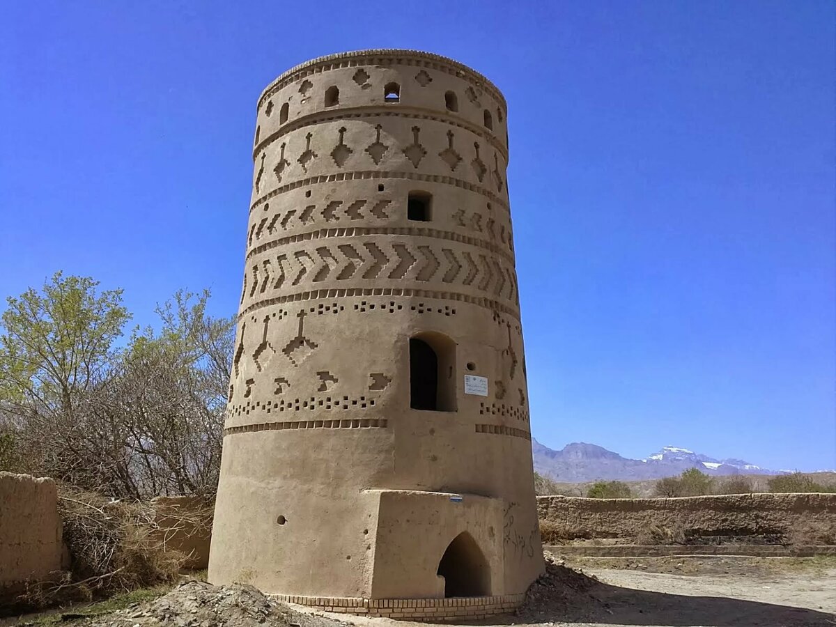 голубиная башня иран фото