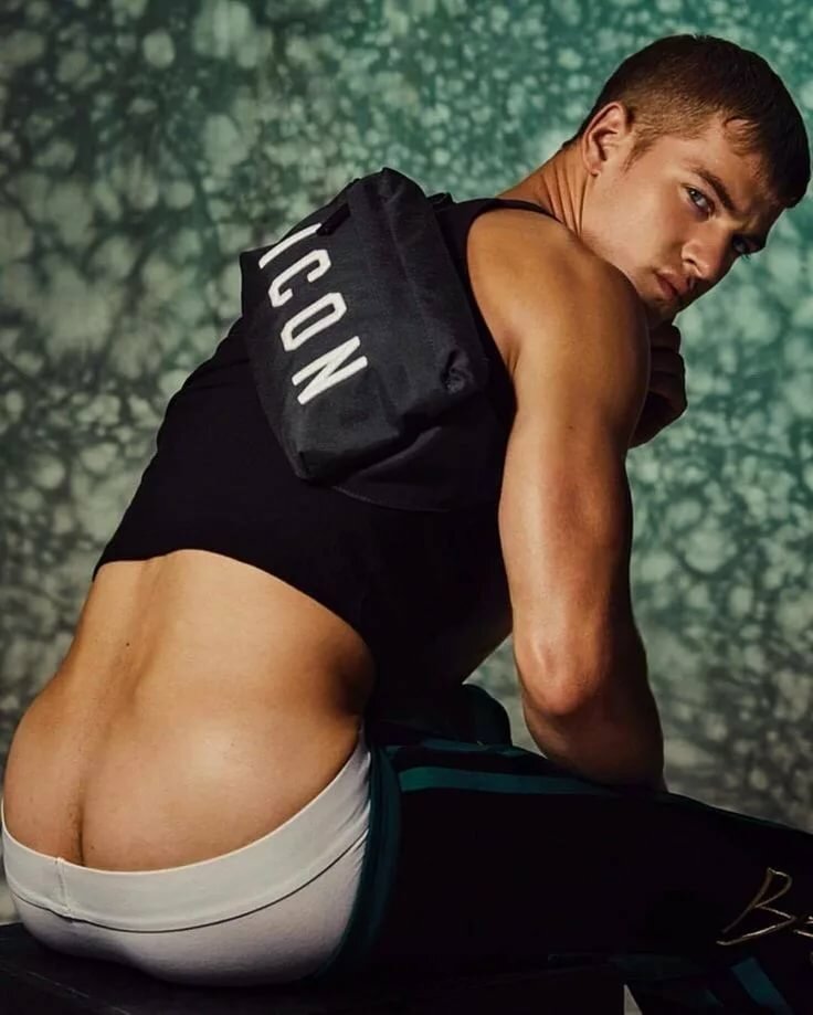 Gay ass white rapper on boost mobile commercial