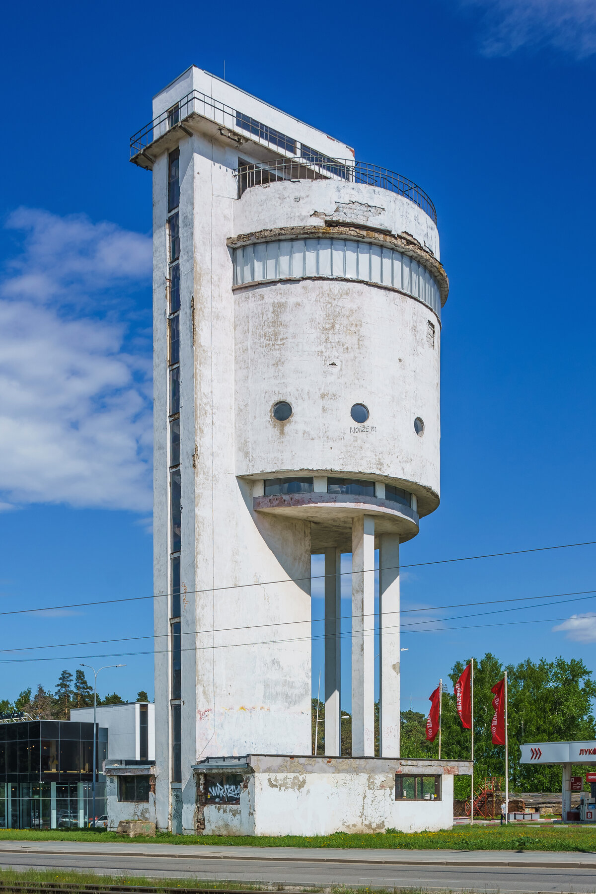 белая башня в екатеринбурге фото
