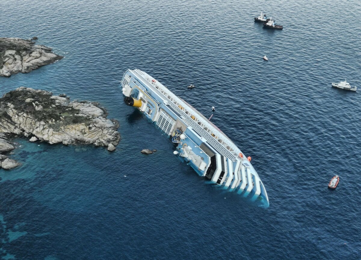 крушение лайнера costa concordia фото